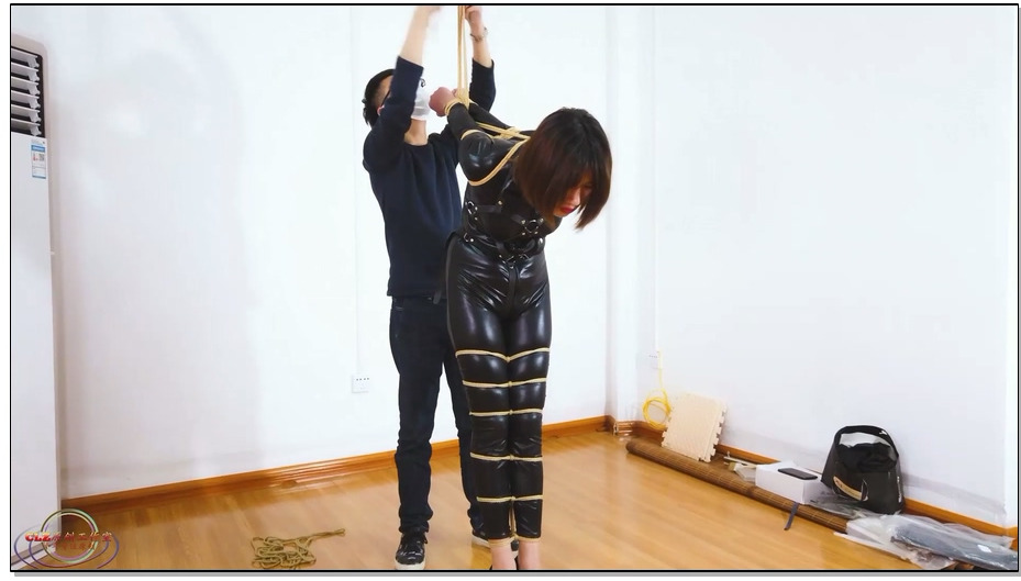 【clz原创】灵粒大长腿，并脚缚，超紧欧式连着大口球，后手吊