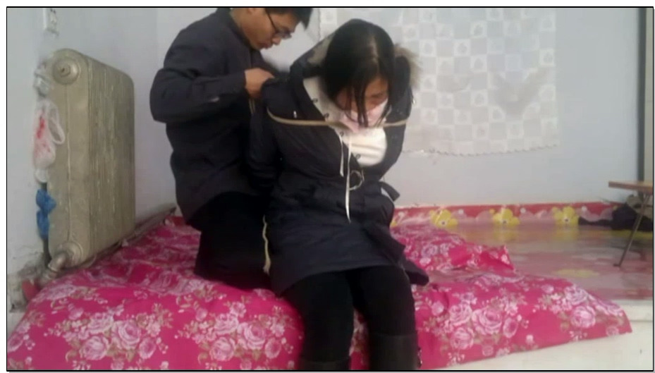 【东北原创】羽绒服白袜捆绑挠痒