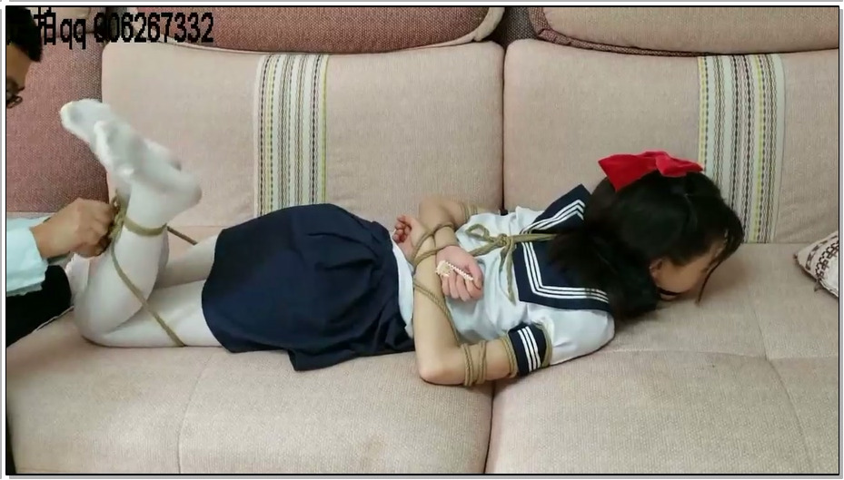 【一往情深】疯狂舔脚之白丝梦魇