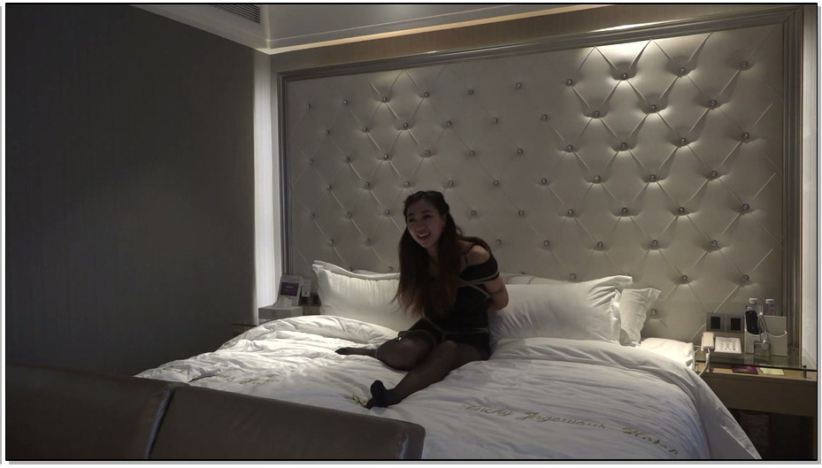 【阿木作品】黑丝+肉丝齐上 1米8大长腿第二弹！捆绑+镣铐齐飞