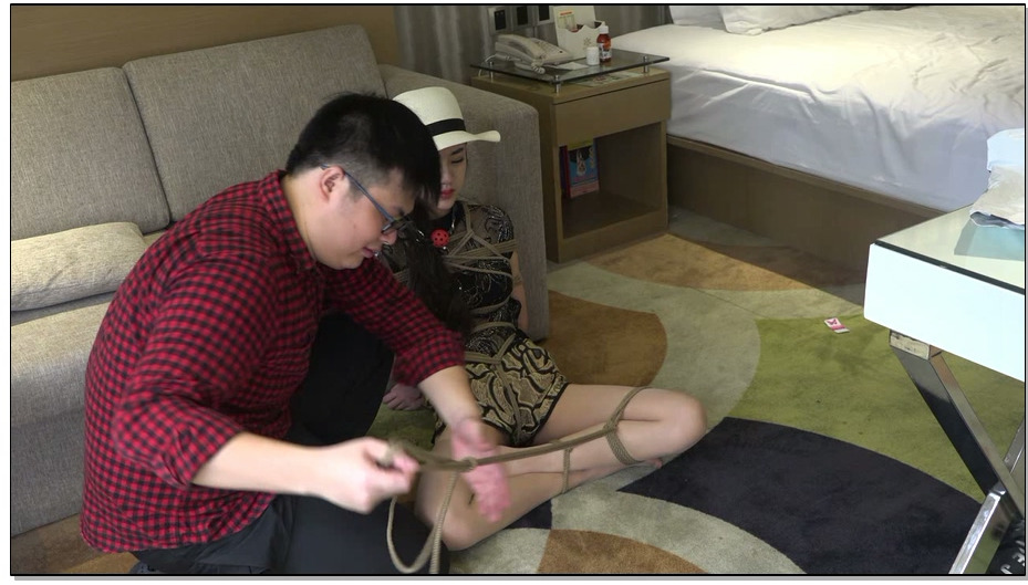 【阿木作品】腿控必看下集,看见口球，我不怕不怕啦！一小时捆绑，盘腿缚2次堵嘴流口水