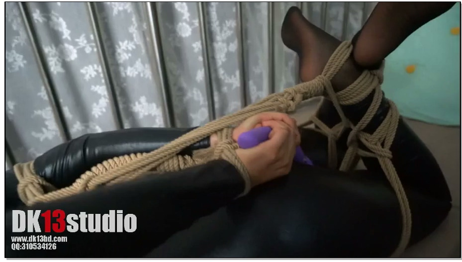 【DK-13】真实的M-培培 新人乳胶衣登场！新人真实的表现！和棒棒！原声实录