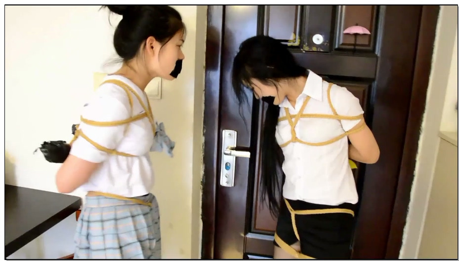 【得意客】师生挣扎 下 致敬欧美风格 满房间到处挣扎移动 2双黑丝美脚被绳子交错捆绑…