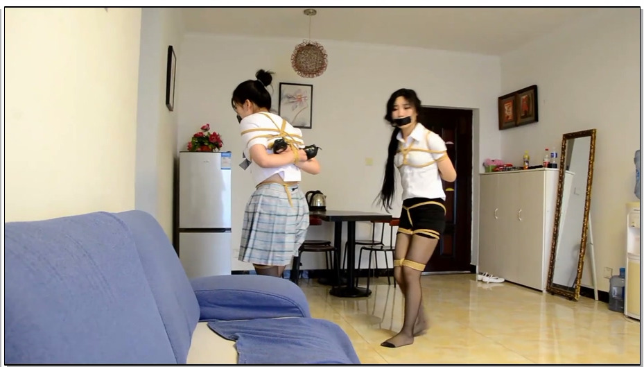 【得意客】师生挣扎 下 致敬欧美风格 满房间到处挣扎移动 2双黑丝美脚被绳子交错捆绑…