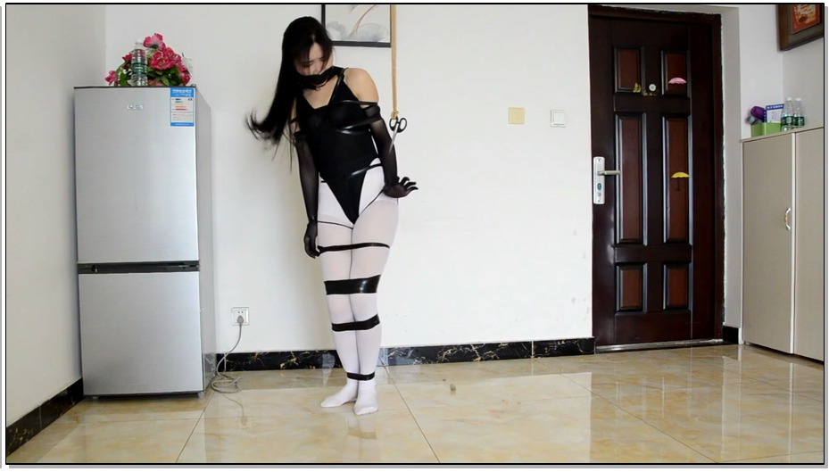 【得意客】丝袜美人趣味缚 黑丝长手套 性感情趣服 白丝裤袜 美女趣味捆绑完成各种挑战…