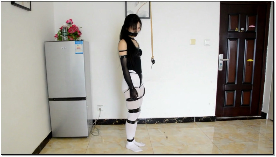 【得意客】丝袜美人趣味缚 黑丝长手套 性感情趣服 白丝裤袜 美女趣味捆绑完成各种挑战…