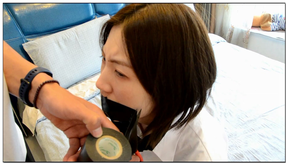 【得意客】美女小鱼准时下班回家被入室捆绑，丝袜堵嘴，黑胶带封嘴捆绑，挣扎逃脱再次…