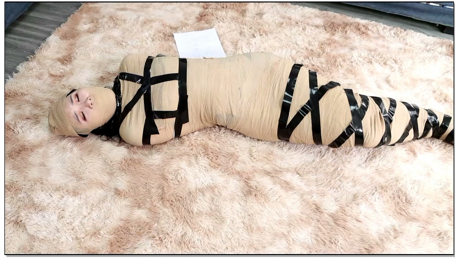 【得意客】快递~性感真人抱枕 2 可怜木乃伊美女误操作遥控器 结果把自己捆绑的越来越..