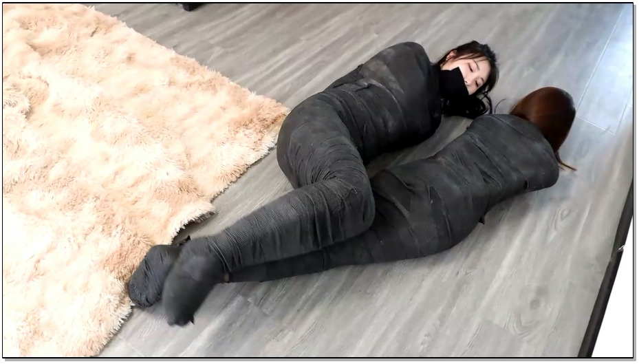 【得意客】神秘双人木乃伊 下 2个美女被完美木乃伊全包 卖力挣扎全程吃力蠕动 超稀有…