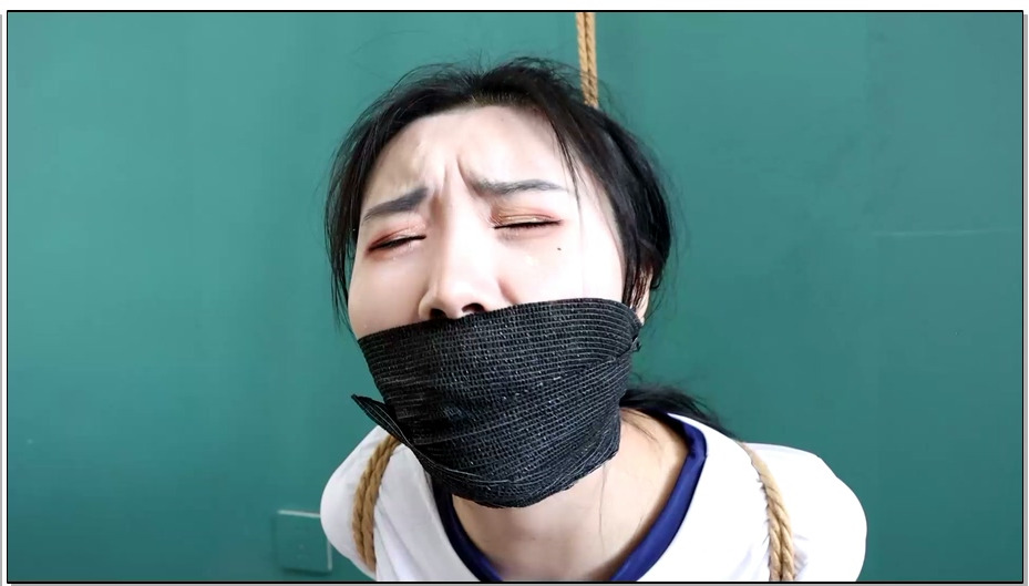 【得意客】日式白丝体操服美女的囚禁游戏 3 踮脚股身吊缚 强迫像小狗一样拴住玩逃脱游戏