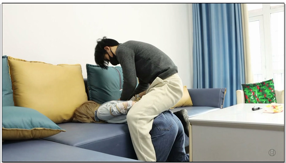 【得意客】傲慢女友驯服计划 上 是时候惩罚一下嚣张过度的女朋友了 