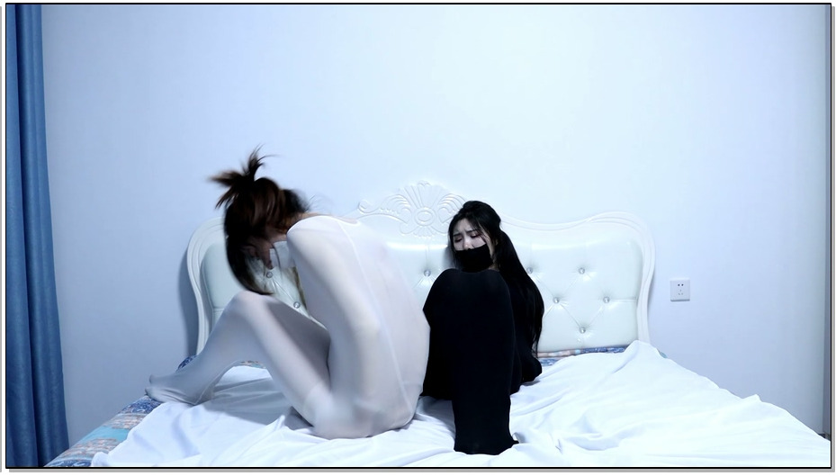 【得意客】袜爱好者的陷阱最终话——2个美女双层丝袜包裹 两个黑丝与白丝美女被加固包