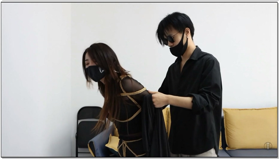 【得意客】伪装拘束真人版02 发现被密集捆绑的美女让男人起了歹心 于是被加固捆绑