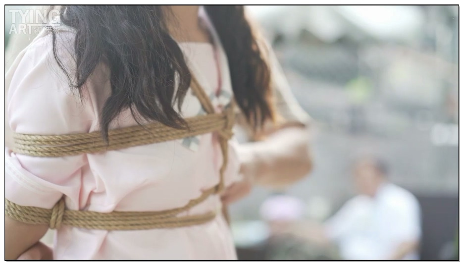 【缚リ芸术】绑架合法萝莉 蒙眼堵嘴挠痒痒