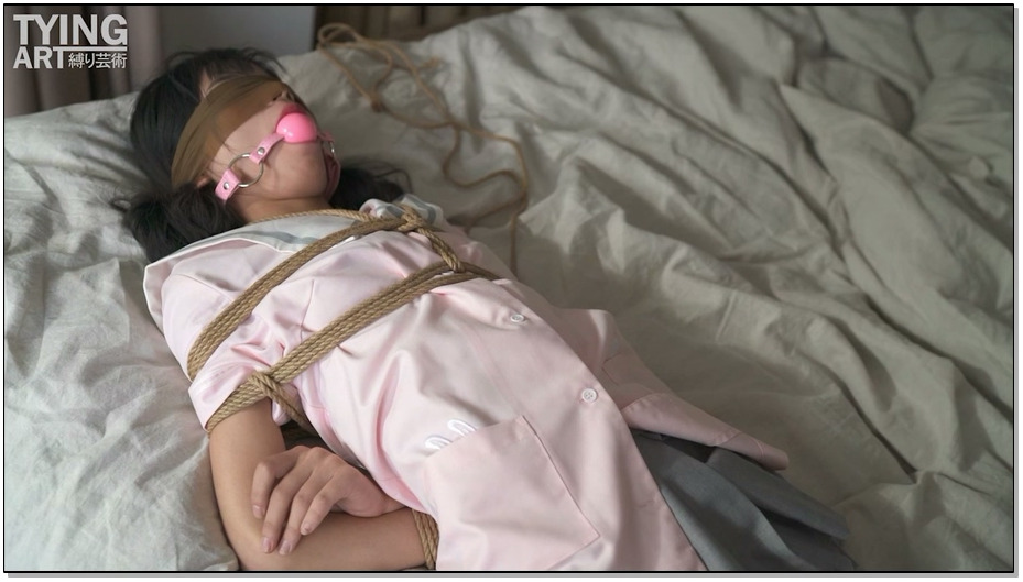 【缚リ芸术】绑架合法萝莉 蒙眼堵嘴挠痒痒