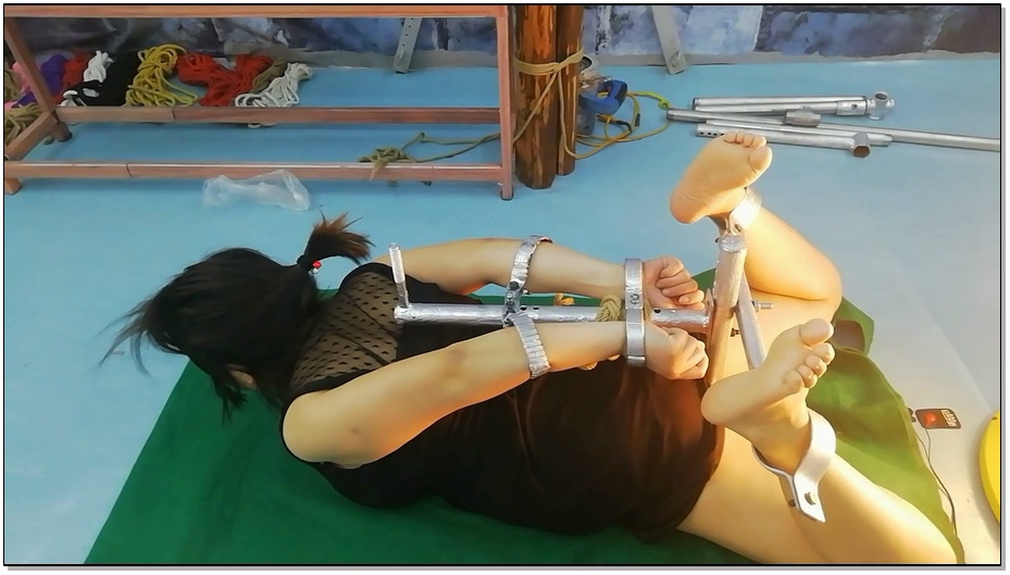 【飞天原创】自制紧缚母狗紧固架，把私奴阮软紧固起来，多次强制