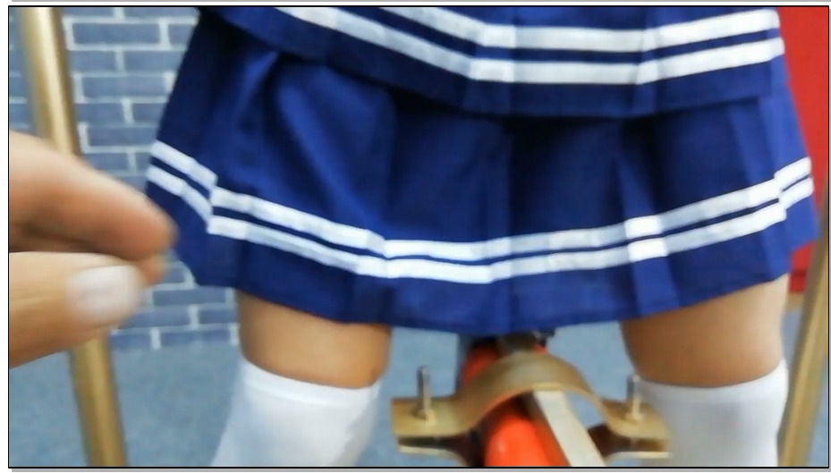 【飞天原创】云儿被特制刑架紧固，固定特殊工具，打开便知内容