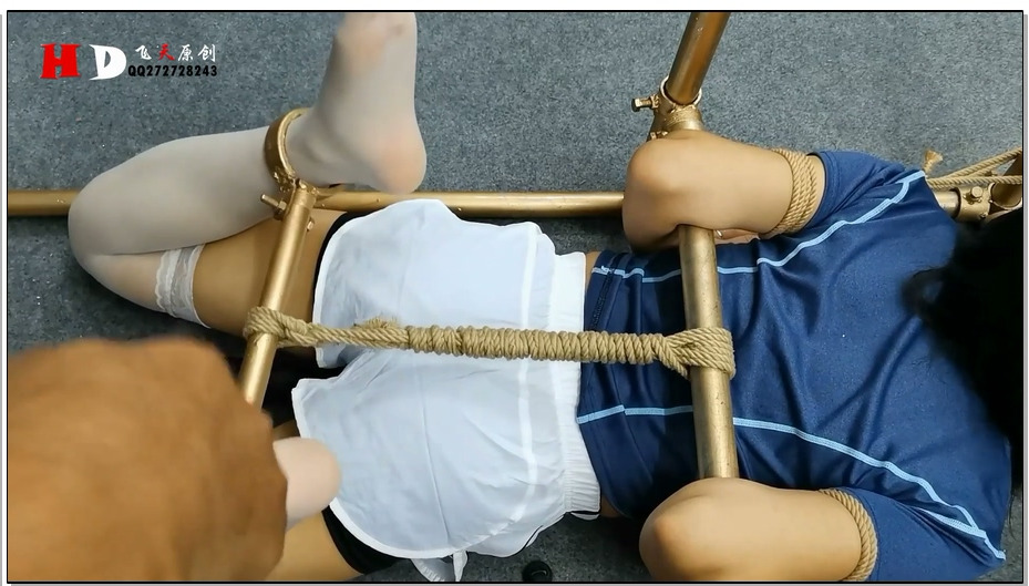 【飞天原创】云儿被新式K9架紧固，痛苦呻吟，配上小玩具瞬间变爽