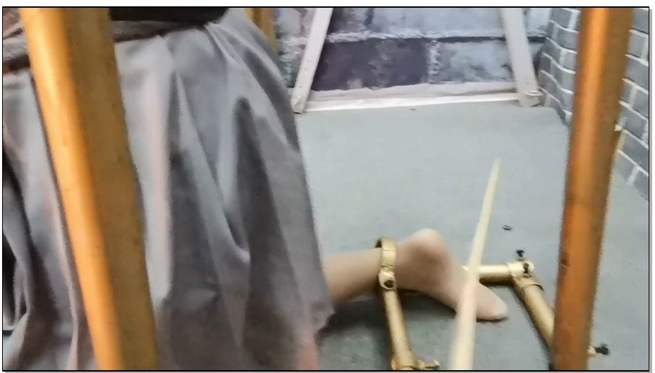 【飞天原创】万能多变刑架固定，穿刺，头发高吊，后手并肘后到极限，跪立、电击，棒棒…