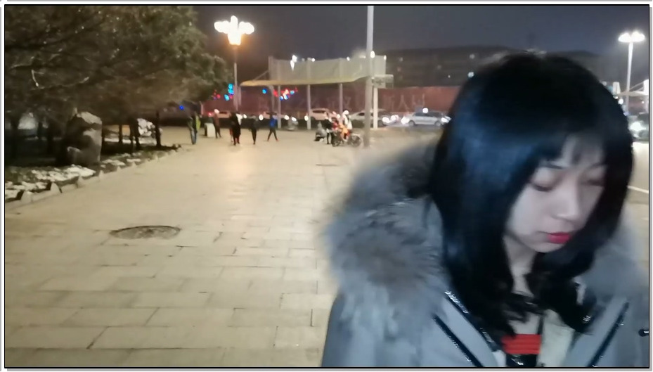 【飞天原创】云儿紧缚强制广场跳舞，饭店强迫喂食，强迫游街示众