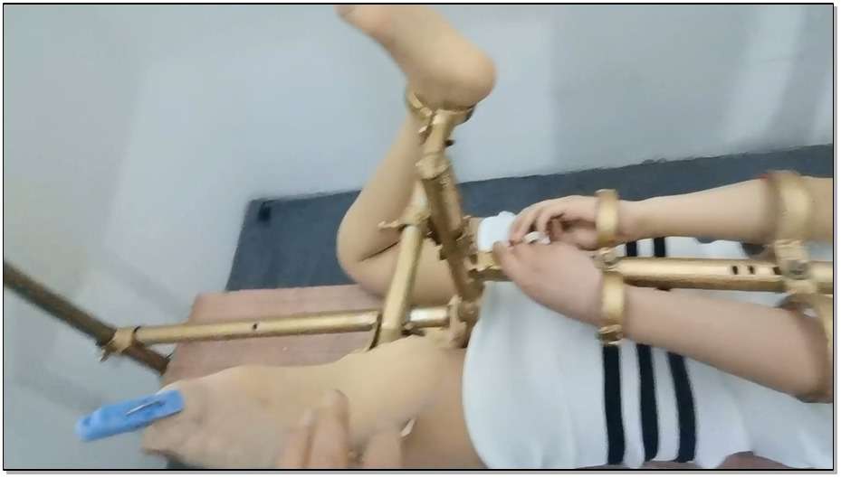 【飞天原创】团缚鞭打、k9架紧固电击、玩具前堵后插，用水用火强制抬头、痛苦呻吟