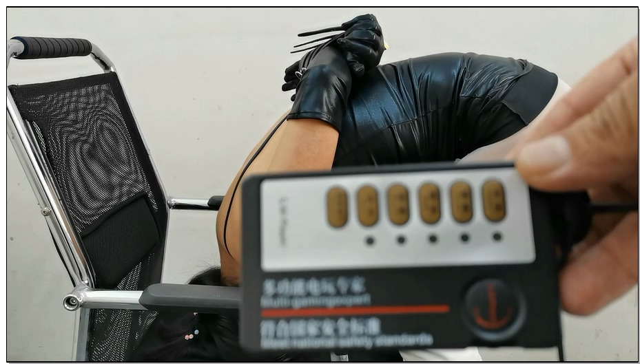 【飞天原创】原味棉袜堵嘴、电击GC刺激器与遥控TD、贞洁内裤强制锁上，后手皮铐及高筒..