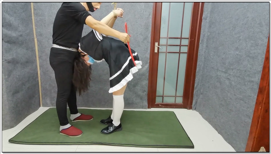 【飞天原创】莹莹奴性升级,手铐脚镣开始受虐TJ,遛狗、钻胯、TK、SP重击、反吊、刑架振…