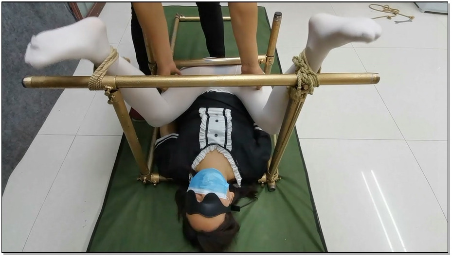 【飞天原创】莹莹奴性升级,手铐脚镣开始受虐TJ,遛狗、钻胯、TK、SP重击、反吊、刑架振…