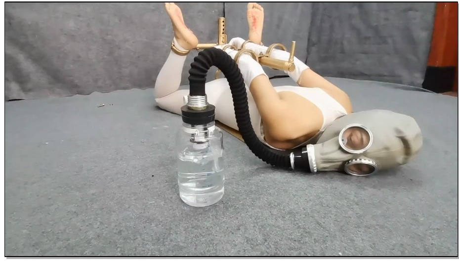 【飞天原创】云儿五花紧缚，觉的不够刺激、来个超级刺激的，K9架紧固脚底滴腊，强行带..