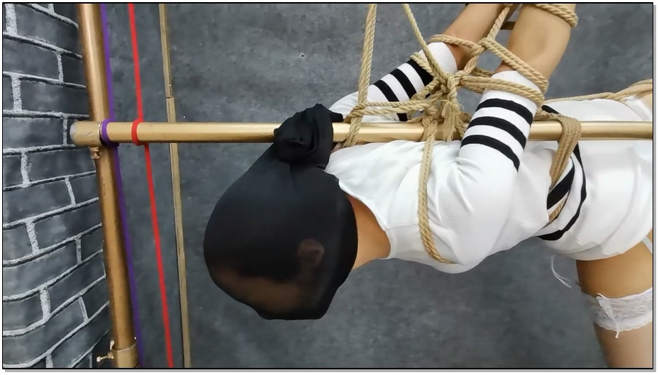 【飞天原创】刑架残酷紧固，好乖的母犬、只能无奈地接受任意TJ、老规距，不见水决不松绑