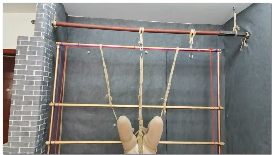 【飞天原创】云儿玩大了，肉丝全包挑战倒吊，虽然挑战成功，但是最后昏迷过去了，还是…