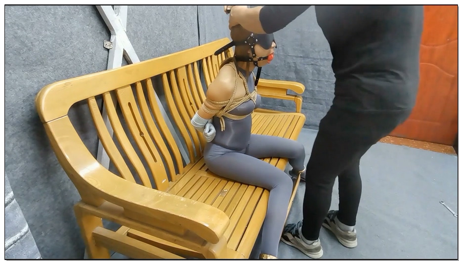 【飞天原创】特怪实用K9架，特殊待遇,把云儿优先紧固，无动弹余地，接下来振动刺激，..