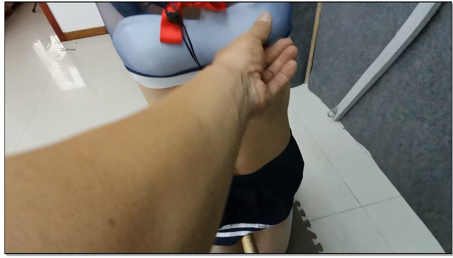 【飞天原创】从未遇到过这样的学生奴,又臭又硬，不老实直接紧固到狗头后仰式刑架上，…