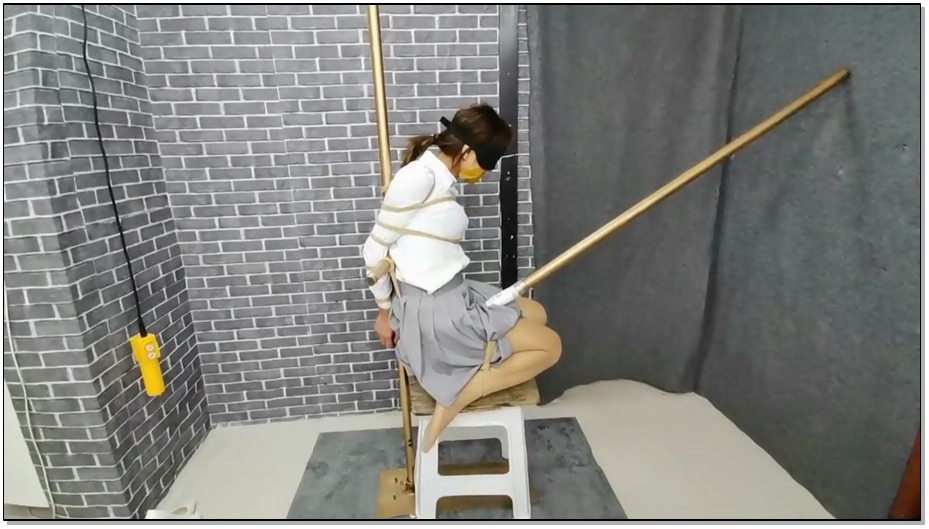 【飞天原创】云儿朝思慕想的三角木终于做好了，三角木棱加上棒棒坐上去舒服透顶