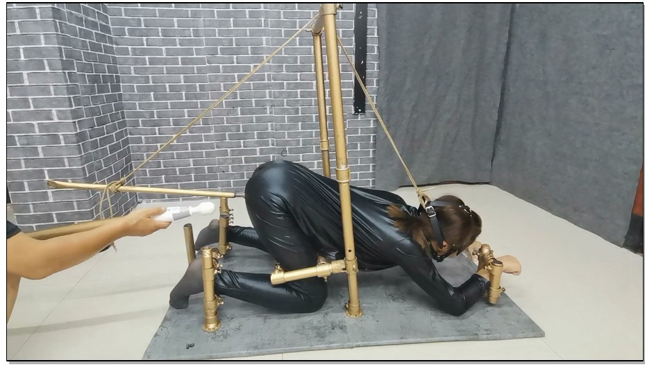 【飞天原创】欧式风刑架把云儿固定在坚硬的水泥板上，组合式手动、电动2用猛烈开火把… 