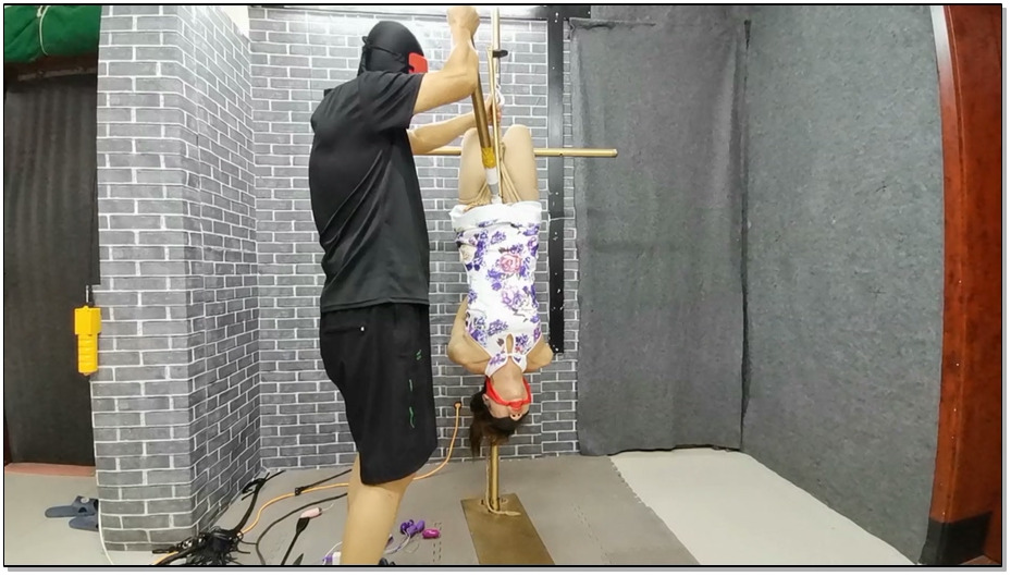 【飞天原创】十字钢管铁架把云儿倒吊起来，把无线有线TD全放入下面，威力十足，继续加…