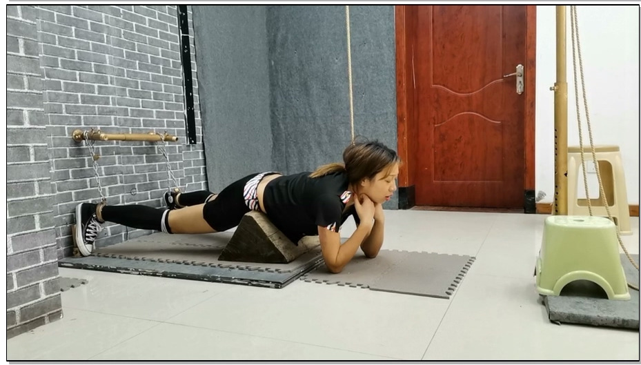 【飞天原创】云儿 痛苦的吊项调教