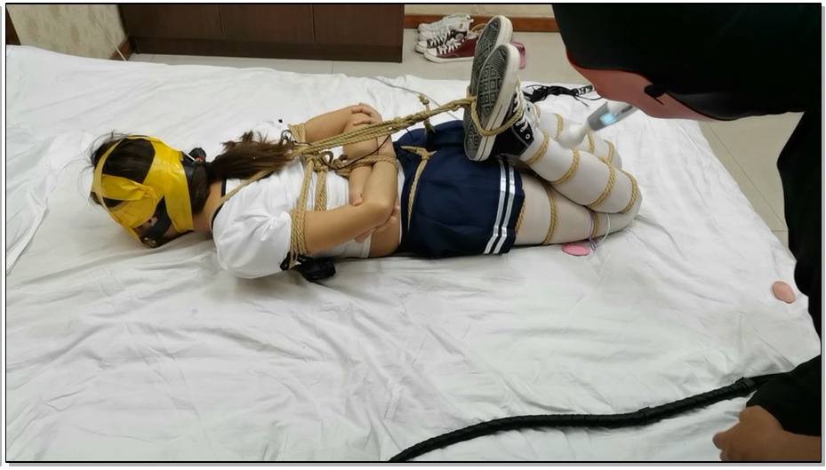 【飞天原创】云儿尺度首次大放开，驷马紧缚玩具全放位装好且猛烈运动,无比的爽