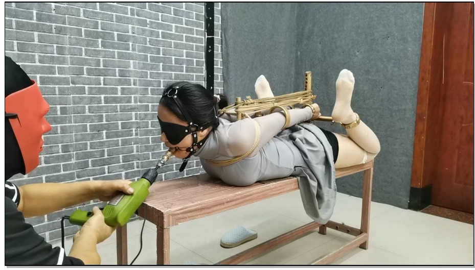 【飞天原创】犬奴柔柔盼望已久的k9驷马架终于可以尝试啦，一固定上去,口夹眼罩带上，…