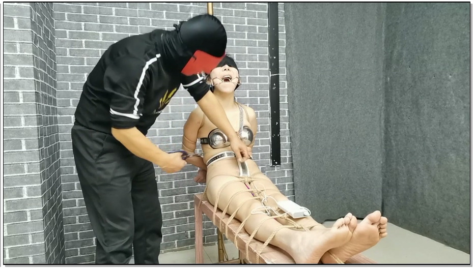 【飞天原创】冰儿zcd紧固在老虎登上，玩具疯狂折磨，强制SH