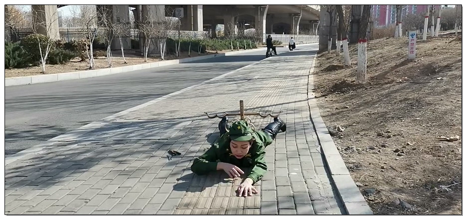 【飞天原创】云儿终于上了大热门，云儿秒变杂牌军光杆司令官，K9架放置，紧缚树杆上任…