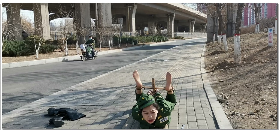 【飞天原创】云儿终于上了大热门，云儿秒变杂牌军光杆司令官，K9架放置，紧缚树杆上任…