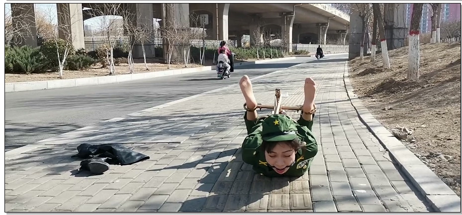 【飞天原创】云儿终于上了大热门，云儿秒变杂牌军光杆司令官，K9架放置，紧缚树杆上任…