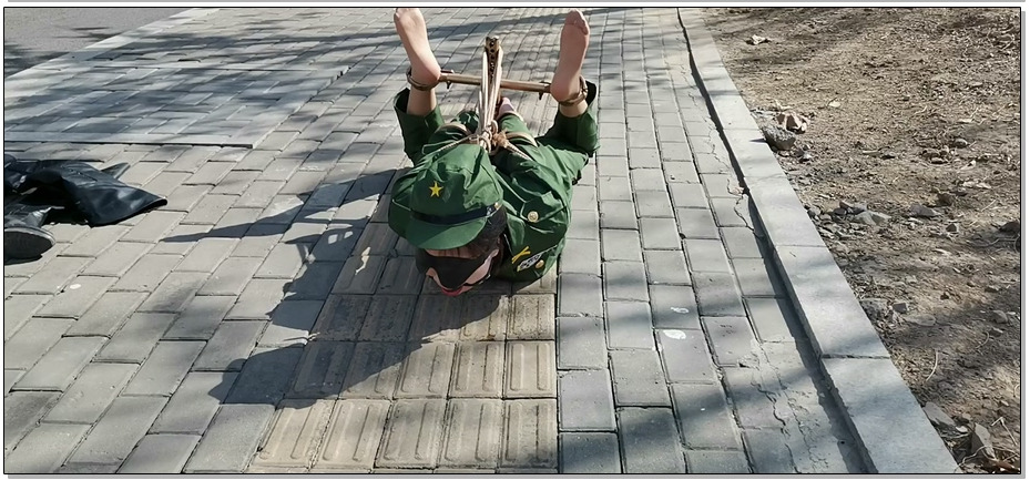 【飞天原创】云儿终于上了大热门，云儿秒变杂牌军光杆司令官，K9架放置，紧缚树杆上任…