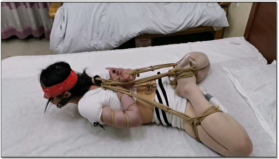 【飞天原创】柔柔奴越玩越骚，驷马紧缚多珠g勾勾住该勾的地方，用绳拉紧，还不够味