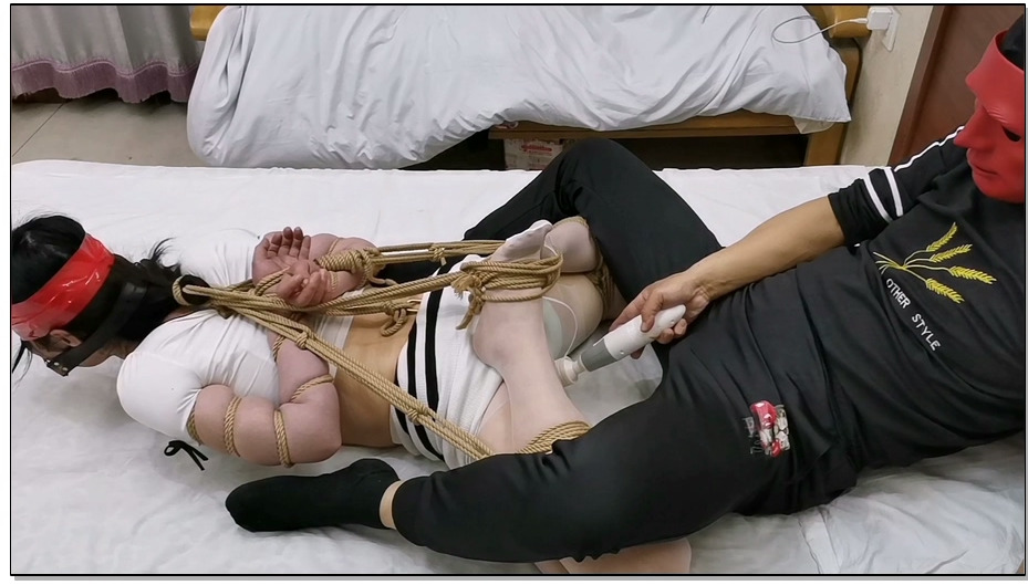 【飞天原创】柔柔奴越玩越骚，驷马紧缚多珠g勾勾住该勾的地方，用绳拉紧，还不够味