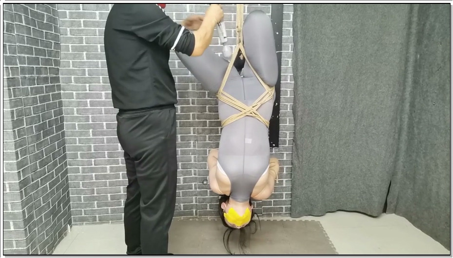 【飞天原创】柔柔奴倒吊振动、拍打，TK,，多层网袜套头，呼吸更加困难