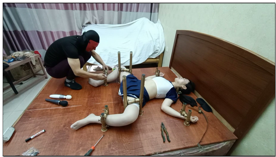 【飞天原创】把柔柔多功能禁锢，上堵下顶，这些玩法已满足不了她，随后用铁球把头和手…