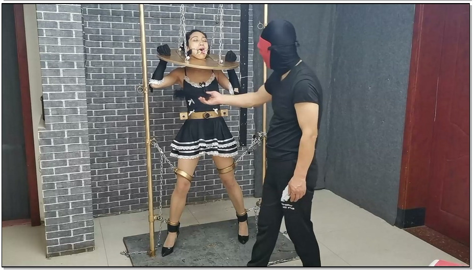 【飞天原创】云儿园形木枷拘束架禁锢，口夹、鼻夹强行带上，无情拍打挠痒，三棒合一