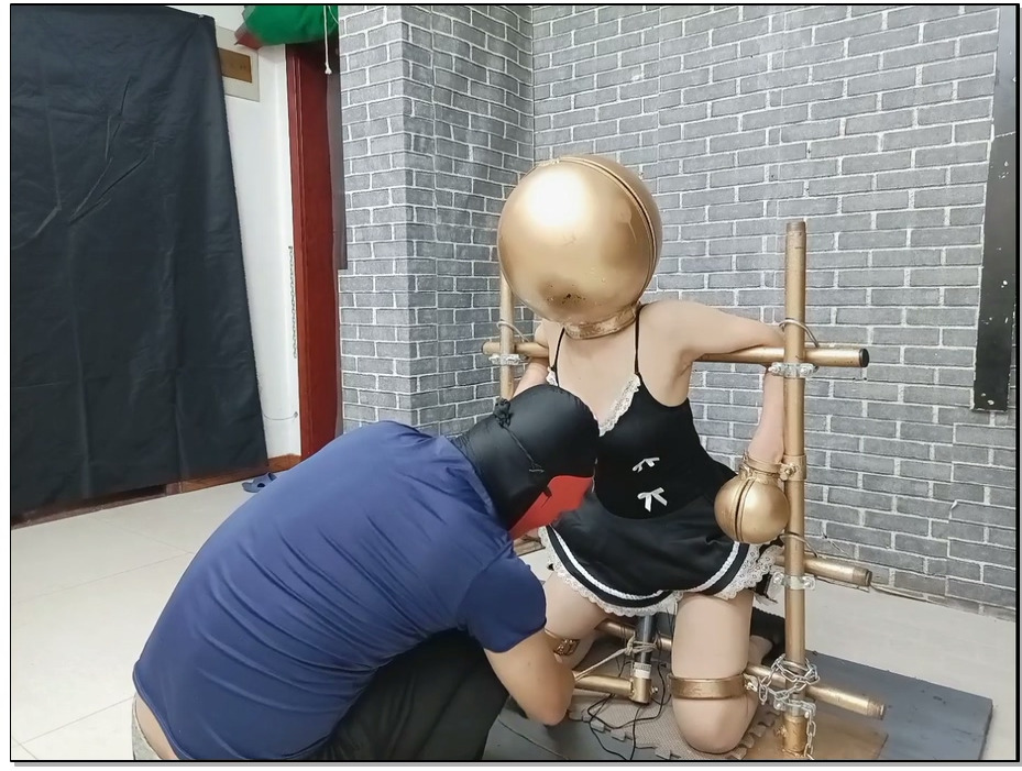 【飞天原创】新模艺涵从没接触过圈子,初次体验拘束架禁锢,没想到一禁锢上去，上下同时…